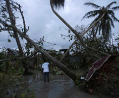 Hurricane Matthew Tracker: Projected Path Map as Storm Hits Florida, Hundreds of Thousands Lose Power; Over 800 Dead in Haiti