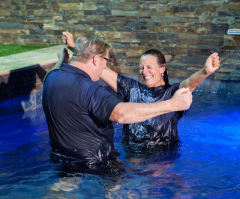 Saddleback Church's Pastor Rick Warren Baptizes 45,000th Person in 36 Years