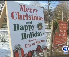 Christmas Sign Battle: Atheist's 'There Is No God' Message Duels 'Merry Christmas' Greeting 