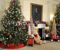 Most Americans Prefer 'Merry Christmas' to 'Happy Holidays': Poll