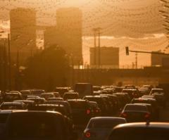 People Living Near Busy Roads Have Higher Chance of Dementia, Study Finds