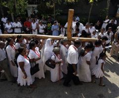 Radical Buddhists Destroy Sri Lankan Church but Christians Refuse to Stop Worshiping Jesus and Gather Under a Tree