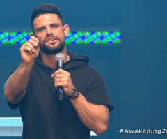 Be Focused in Your Spiritual Fight, Pastor Steven Furtick Says at Revival