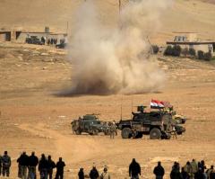 Christians Erect Giant Cross Outside Mosul to Mark Victory Over ISIS Jihadists