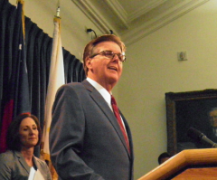 Texas Lt. Gov Calls Pastors to Engage in Alamo-Like Transgender Bathroom Battle