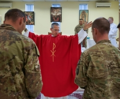 Chaplains Fire Back After Secularists Demand Ban on Prayer at Military Ceremonies