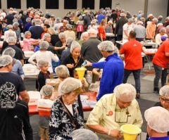 Florida Megachurch Makes 300,000 Meals for Refugees in Middle East