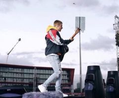 Justin Bieber Shames the Devil While Worshipping to Hillsong United's 'Not Today'