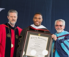 NFL RB Rashad Jennings Returns to Liberty University to Help Youth