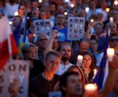 Lech Walesa Joins Poland Pro-Democracy Protests; President to Veto Controversial Laws