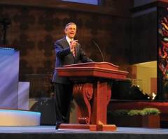 NFL Players Would Be Shot in Head for Kneeling in N. Korea, Pastor Robert Jeffress Says