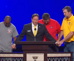 Atheist Group Seeks Punishment After Texas Superintendent Prayed During Convocation Held at Megachurch