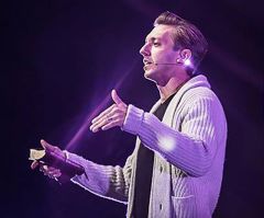 Levi Lusko Offers 3 Ways to Break Free From the World for the Gospel at Passion Conference 2018