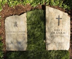 Franklin Graham Reveals What's Written on Billy Graham's Grave