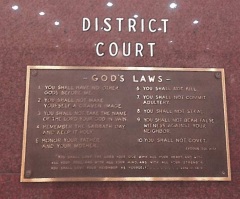 Atheist Group Forces Removal of 'God's Laws' Plaque from Minnesota Courthouse 