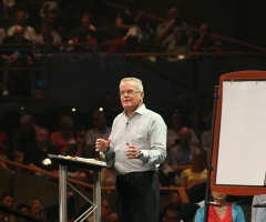 Willow Creek's Bill Hybels Denies Sexual Misconduct Allegations