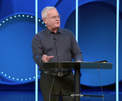 Bill Hybels Gets Standing Ovation at Church Meeting; Says Sexual Misconduct Claims Are 'Flat-Out' Lies