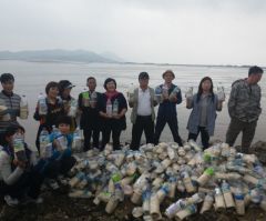 N. Korean Defector Sending Bibles, 60 Tons of Rice Asks Why Trump Praises 'Cruelest Leader'