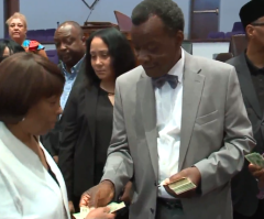 Christian Chicago Mayoral Candidate Hands Out $300K in Cash, Checks to Churchgoers