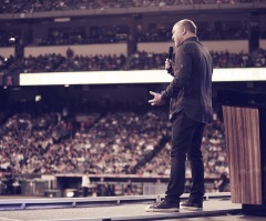 SoCal Harvest: Thousands to 'Take a Stand' for Bible Amid Greg Laurie's Billboard Controversy