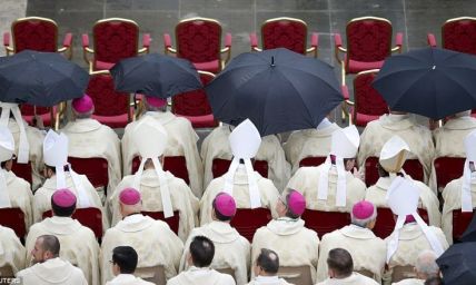 Pope Francis tells gay clergy: Better to leave ministry than live double life