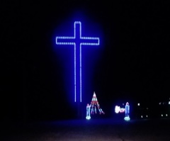 Town ignores atheists' warnings, keeps Christian cross in Christmas lights display