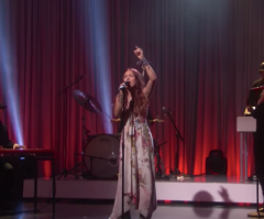 Lauren Daigle continues mainstream success as Christian song 'You Say' breaks into Billboard Top 40