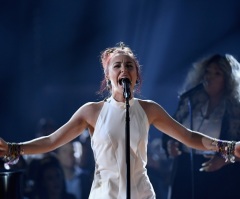 Lauren Daigle gives breathtaking performance at Billboard Music Awards and wins big