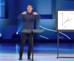 Global Leadership Summit: Pastor Craig Groeschel says good leaders 'think inside the box' 