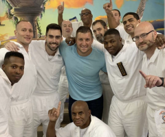 Tim Tebow makes surprise visit to maximum security prison, shares Gospel with inmates 