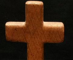  Wooden cross made from Titanic wreckage goes on auction 