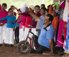 Disabled pastor in Mexico leads hundreds of unreached people to Jesus by using Christmas shoebox gifts