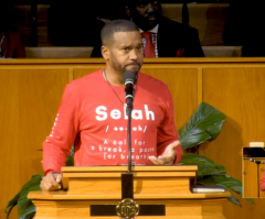 Megachurch pastor steps away from pulpit because he feels far from God, tired in soul