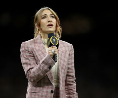 Lauren Daigle sings national anthem before President Trump, first lady at LSU game 