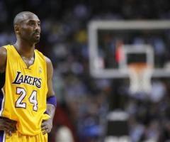 Kobe Bryant dies in helicopter crash; fans pray for NBA star's family