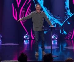 Megachurch pastor challenges Americans’ ‘easy’ Christianity, urges ‘dangerous’ prayers