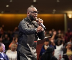 Pastor Jamal Bryant calls reopening of Georgia’s economy ‘assault’ on minorities, 'contrary to God’s will’