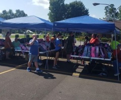 Ill. church gives away hundreds of backpacks of school supplies for needy families