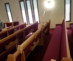 Illinois church installs Plexiglas barriers between pews       