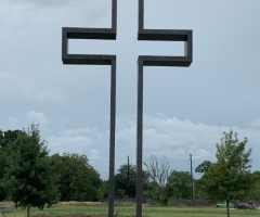 Texas church installs 45-foot cross on property for new prayer park