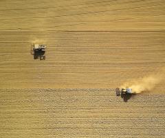 Farmers harvest 1,000 acres of neighbor’s crops after he suffers heart attack