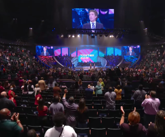 Lakewood Church returns to in-person worship after 7 months