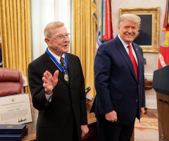 Trump honors legendary Notre Dame football coach Lou Holtz with Presidential Medal of Freedom