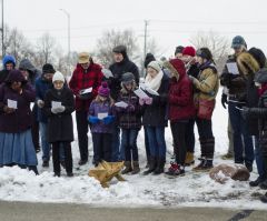 Pro-lifers go Christmas caroling at abortion clinics nationwide for 7th annual 'Peace in the Womb' project 