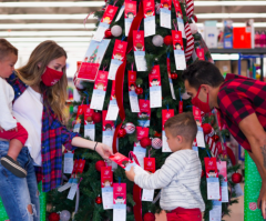 Alexa and Carlos PenaVega make Christmas giving a family affair: 'Our faith is everything' 