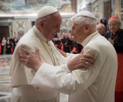 Pope Francis, Benedict XVI get COVID-19 vaccine