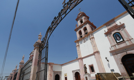 Persecuted evangelicals in Mexico help Traditionalist Catholics break free from pagan idolatry 