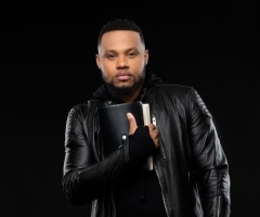 Singer Todd Dulaney seeing miracles, signs and wonders while singing Word of God 