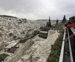 Archaeologists discover rare 2,000-y-o oil lamp in Jerusalem’s City of David on Pilgrimage Road