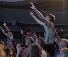 Hundreds gather to proclaim name of Jesus at Sean Feucht ‘Let Us Worship’ summer tour